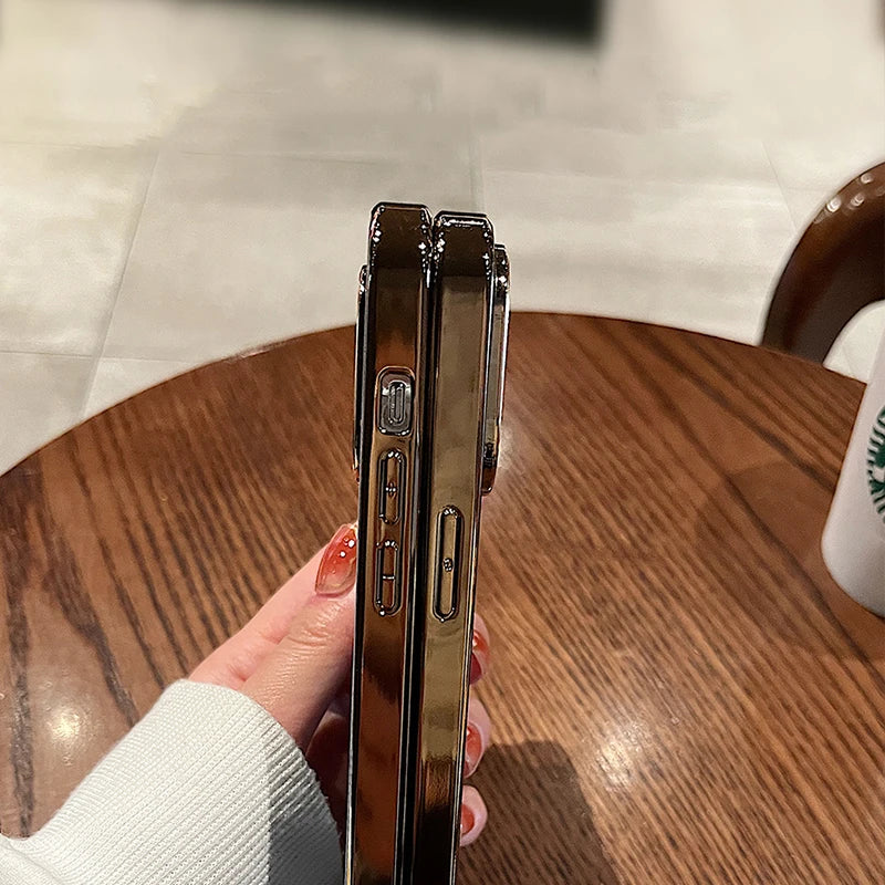 Personalisierte Luxus Apple iPhone Hülle | Namen, Initialen, Symbole & Zahlen | MagSafe-Ledercase mit metallener Gold-Kameraprotektion für iPhone 17/17 Air, 16/16e, 15, 14, 13 Pro Max Plus