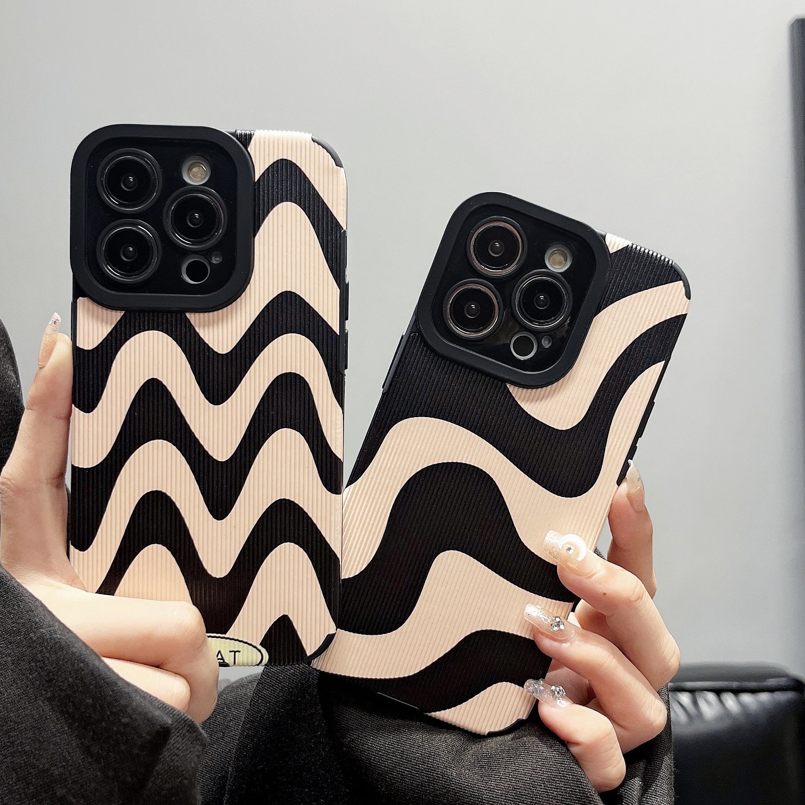Luxus Ultra-Dünne Schwarz-Weiße Zebrastreifen iPhone-Hülle | MagSafe Case mit Kameraschutzabdeckung für Apple iPhone 17/17 Air, 16/16e, 15, 14, 13 Pro Max Plus Cover | Panzertasche, stoßfeste Handyhülle | Silikon-Softcover-Schutzhülle