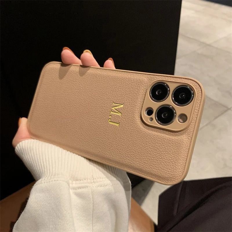 Personalisierte Luxus Leder iPhone Hülle für Apple iPhone 16/16e, 15, 14, 13, 12 Pro Max, Pro, Plus & Mini | Name, Initialen, Symbolen & Zahlen | Individuelles Case mit Gravur | MagSafe kompatibles Cover mit Kameraschutz & Echtleder