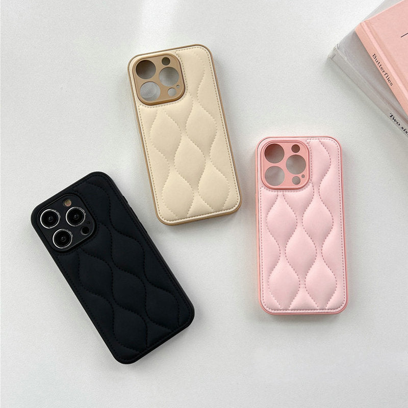 Hochwertige Leder Luxus iPhone Hülle mit 3D gewellter Textur | MagSafe-kompatible Schutzhülle mit Rundumschutz und Kameralinsenschutz Case für Apple iPhone 16/16e, 15, 14, 13, 12 Pro Max, Pro, Plus & Mini | Cover, Panzertasche und Stoßstangenabdeckung