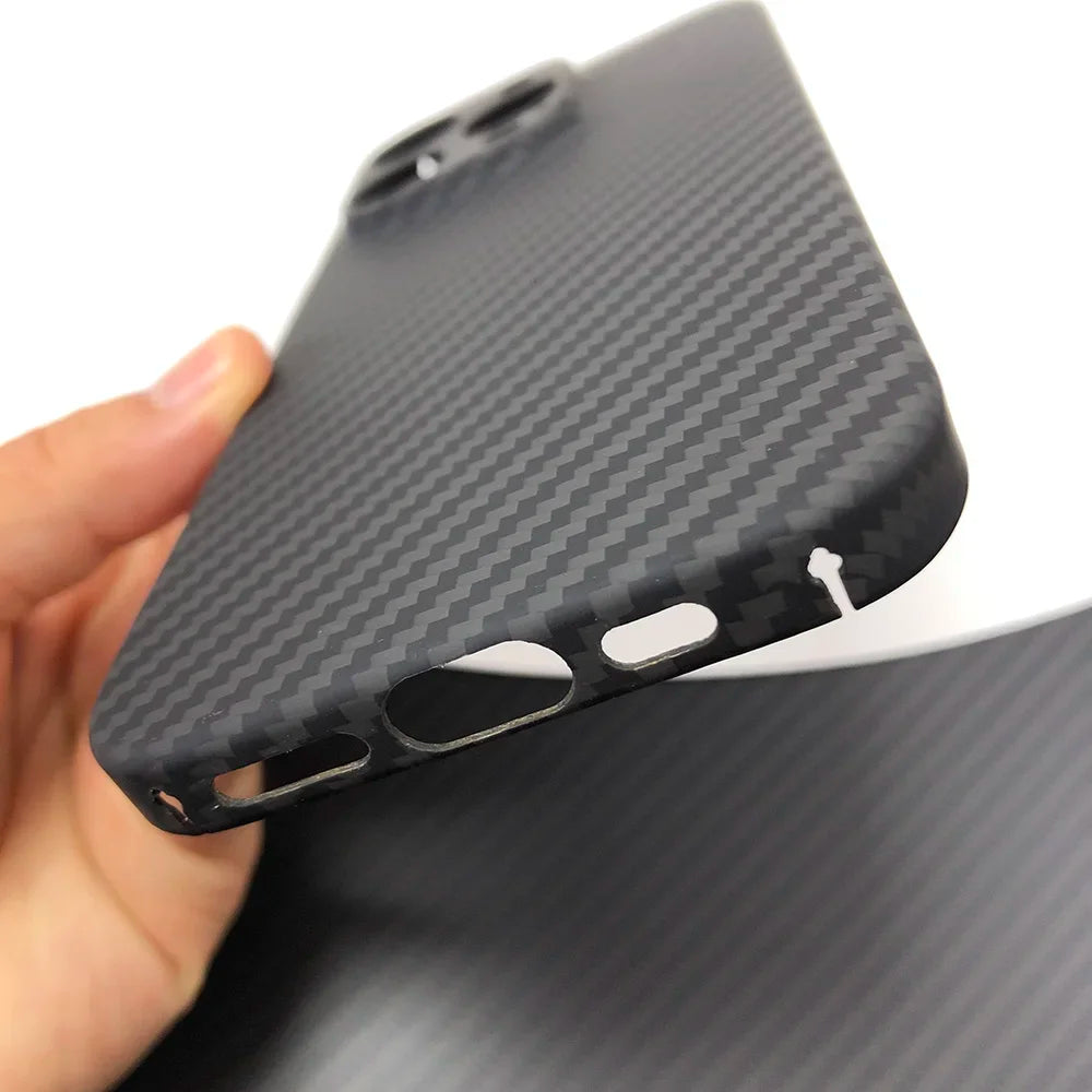 Premium Apple iPhone Hülle | MagSafe Kompatibel, Kameraobjektiv-Schutz, Displayschutz | Ultra Dünn, Stoßfest, Magnetisch, Rundum-Schutz Cover – Kohlefaser-Struktur, Weiches TPU, Leicht, Wasserdicht, Kratzfest, Anti-Fingerabdruck