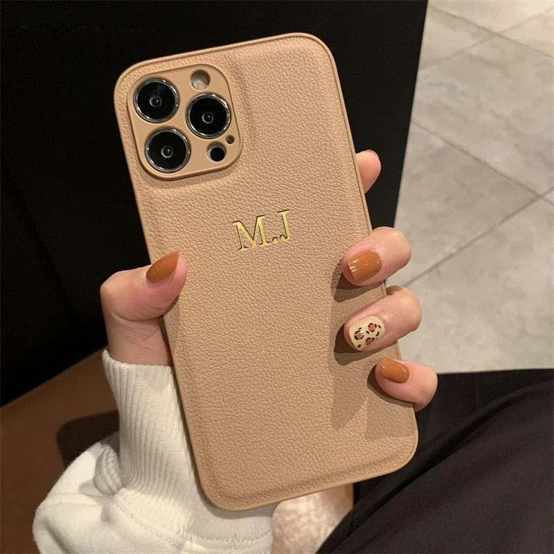 Personalisierte Luxus Leder iPhone Hülle für Apple iPhone 16/16e, 15, 14, 13, 12 Pro Max, Pro, Plus & Mini | Name, Initialen, Symbolen & Zahlen | Individuelles Case mit Gravur | MagSafe kompatibles Cover mit Kameraschutz & Echtleder