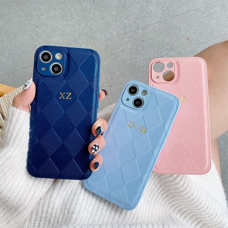 Personalisierte Luxus Leder iPhone Hülle für Apple iPhone 16/16e, 15, 14, 13, 12 Pro Max, Pro, Plus & Mini | Name, Initialen, Symbolen & Zahlen | Individuelles Case mit Gravur | MagSafe kompatibles Cover mit Kameraschutz & Echtleder