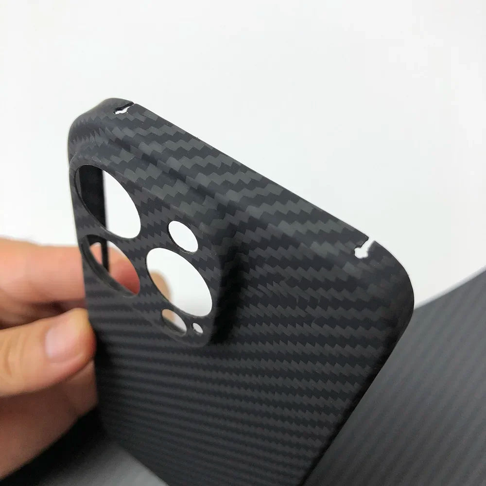 Premium Apple iPhone Hülle | MagSafe Kompatibel, Kameraobjektiv-Schutz, Displayschutz | Ultra Dünn, Stoßfest, Magnetisch, Rundum-Schutz Cover – Kohlefaser-Struktur, Weiches TPU, Leicht, Wasserdicht, Kratzfest, Anti-Fingerabdruck
