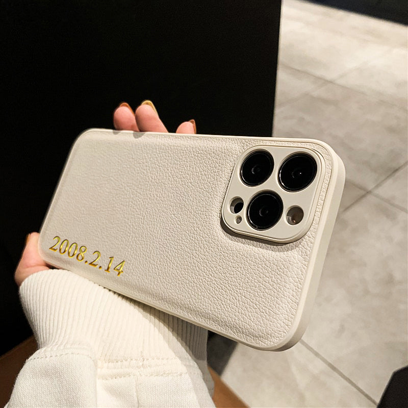 Personalisierte Luxus Leder iPhone Hülle für Apple iPhone 16/16e, 15, 14, 13, 12 Pro Max, Pro, Plus & Mini | Name, Initialen, Symbolen & Zahlen | Individuelles Case mit Gravur | MagSafe kompatibles Cover mit Kameraschutz & Echtleder
