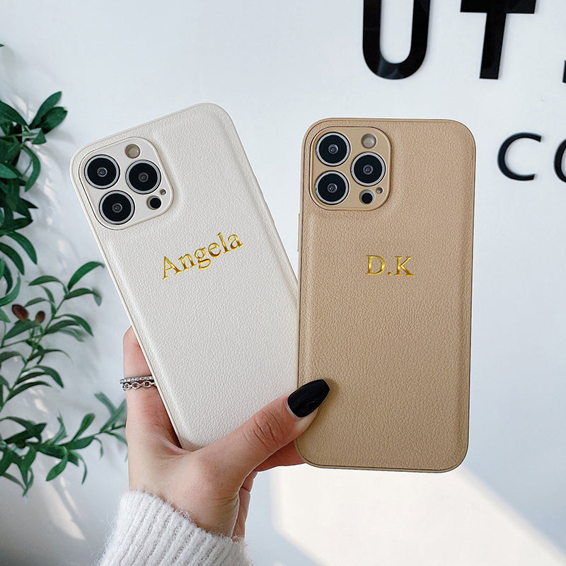 Personalisierte Luxus Leder iPhone Hülle für Apple iPhone 16/16e, 15, 14, 13, 12 Pro Max, Pro, Plus & Mini | Name, Initialen, Symbolen & Zahlen | Individuelles Case mit Gravur | MagSafe kompatibles Cover mit Kameraschutz & Echtleder