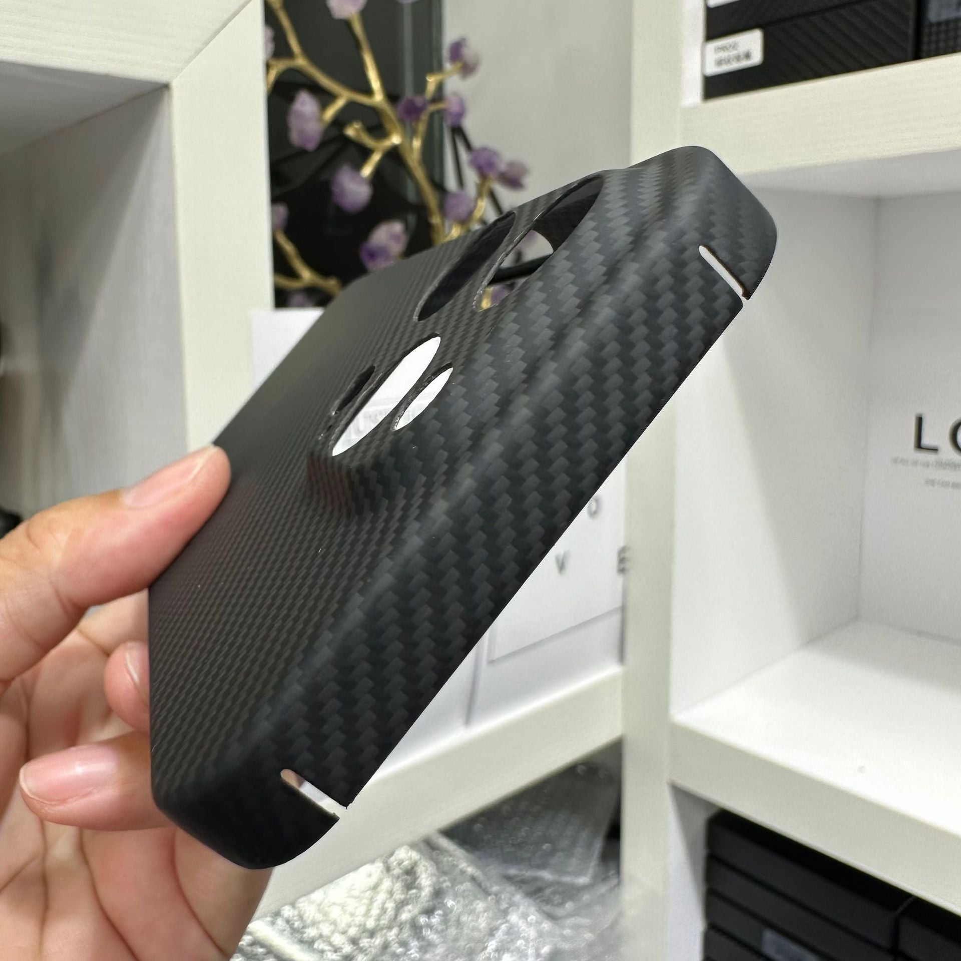 Premium Apple iPhone Hülle | MagSafe Kompatibel, Kameraobjektiv-Schutz, Displayschutz | Ultra Dünn, Stoßfest, Magnetisch, Rundum-Schutz Cover – Kohlefaser-Struktur, Weiches TPU, Leicht, Wasserdicht, Kratzfest, Anti-Fingerabdruck