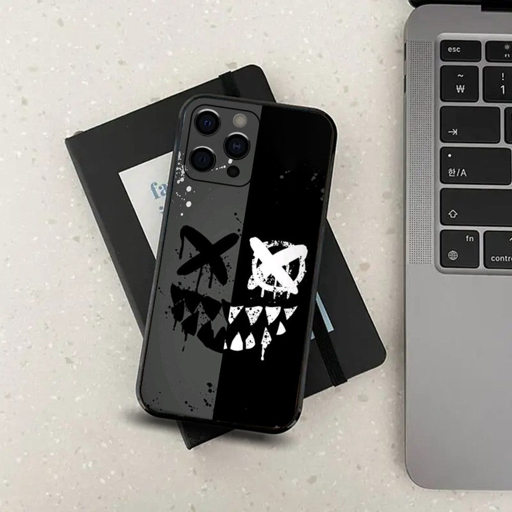Premium Robuste Teufel Bad Boy Design iPhone Hülle | MagSafe-Case mit Rundumschutz & Kameralinsenschutz für Apple iPhone 16/15/14/13/12 Pro Max, Pro, Plus, e & Mini Cover | Stoßfeste Handyhülle mit Panzertasche & Stoßstangenabdeckung