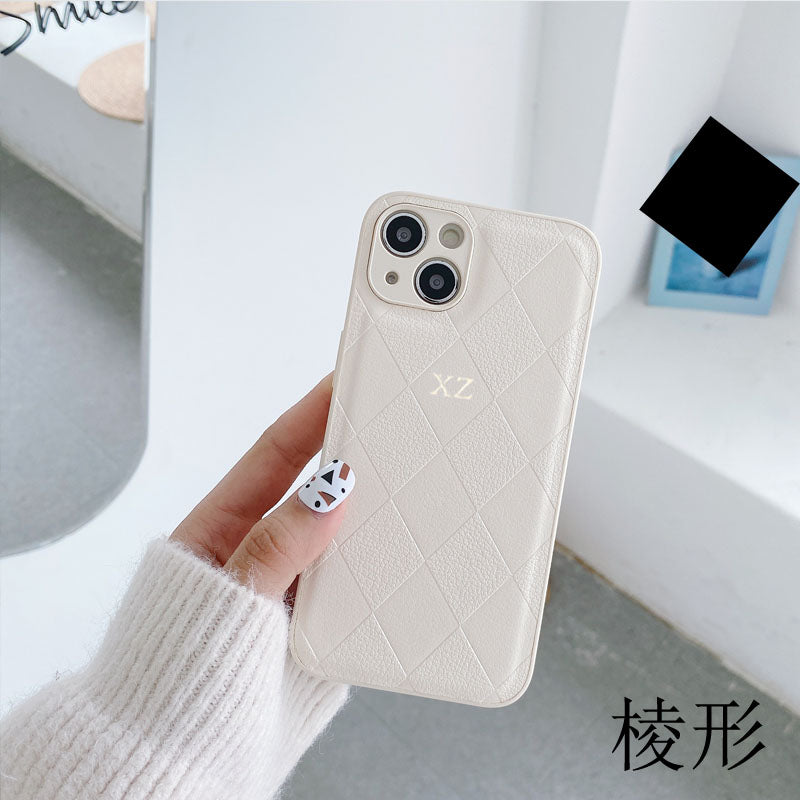 Personalisierte Luxus Leder iPhone Hülle für Apple iPhone 16/16e, 15, 14, 13, 12 Pro Max, Pro, Plus & Mini | Name, Initialen, Symbolen & Zahlen | Individuelles Case mit Gravur | MagSafe kompatibles Cover mit Kameraschutz & Echtleder
