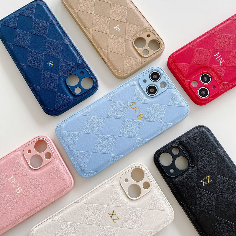Personalisierte Luxus Leder iPhone Hülle für Apple iPhone 16/16e, 15, 14, 13, 12 Pro Max, Pro, Plus & Mini | Name, Initialen, Symbolen & Zahlen | Individuelles Case mit Gravur | MagSafe kompatibles Cover mit Kameraschutz & Echtleder